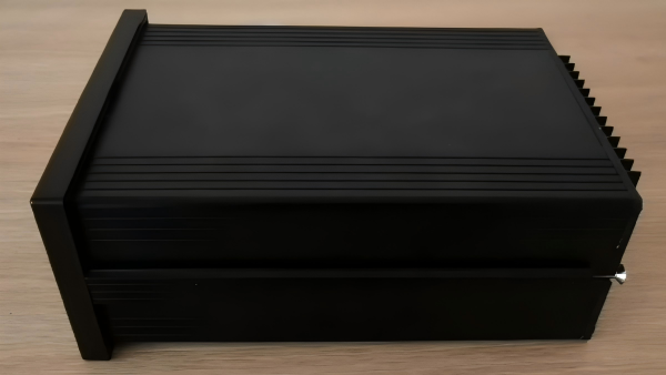 LC-580A 多功能在线振动监控终端实拍 LC-580A 多功能在线振动监控终端实拍